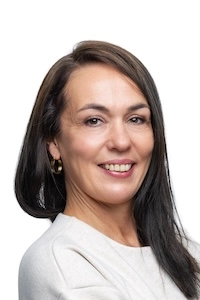 photo de claire charvat, assistante RH au sein du cabinet RH sharpmania, cabinet de transformation organisationnelle et accompagnement de votre organisation et ressources humaines a geneve et dans toute la suisse romande